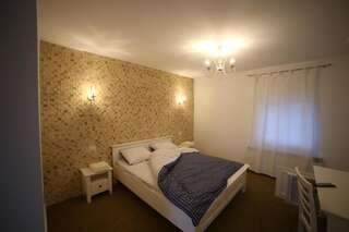 Отель Fresh Accommodation Рэдэуци Улучшенный номер с кроватью размера «king-size»-3